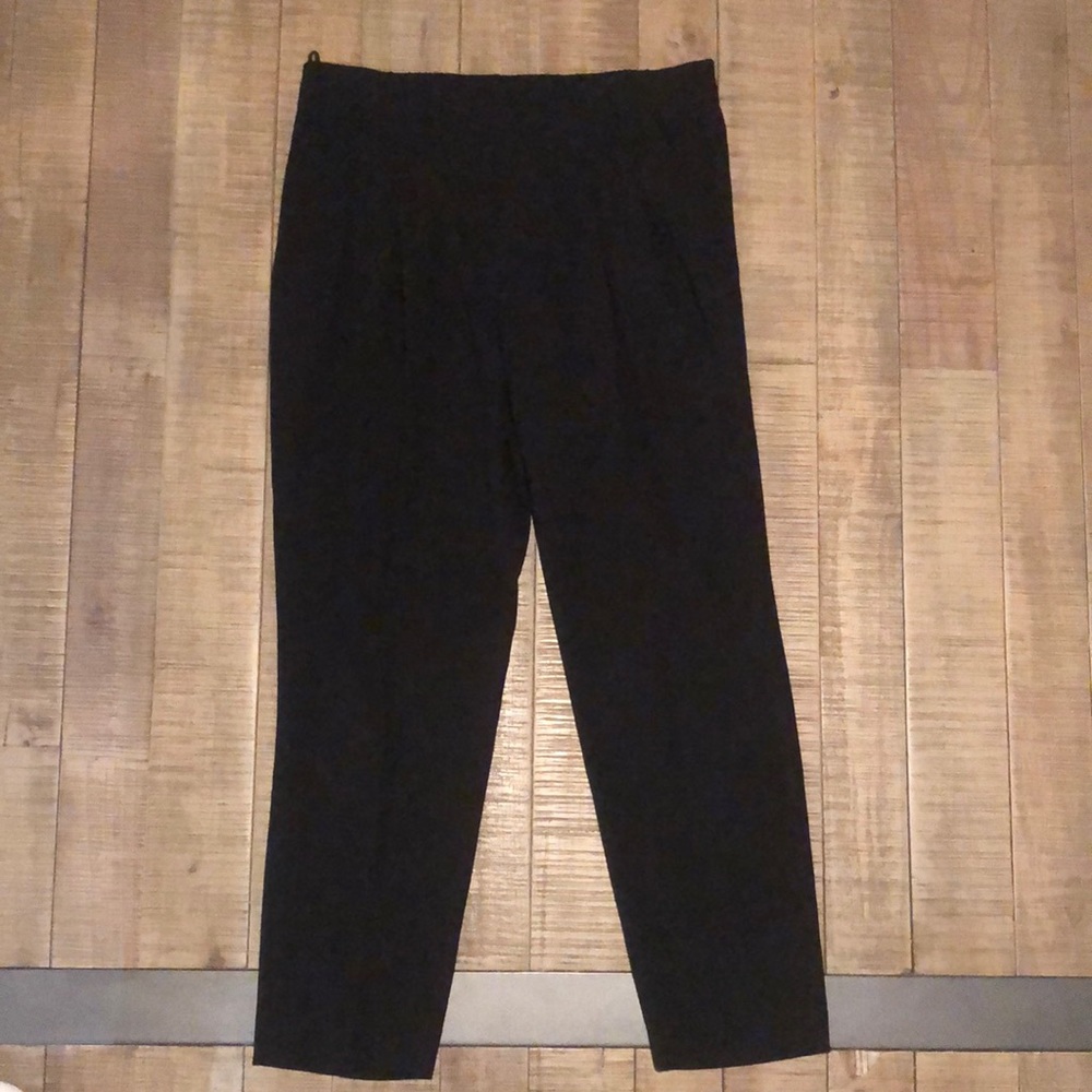 Black cropped pants